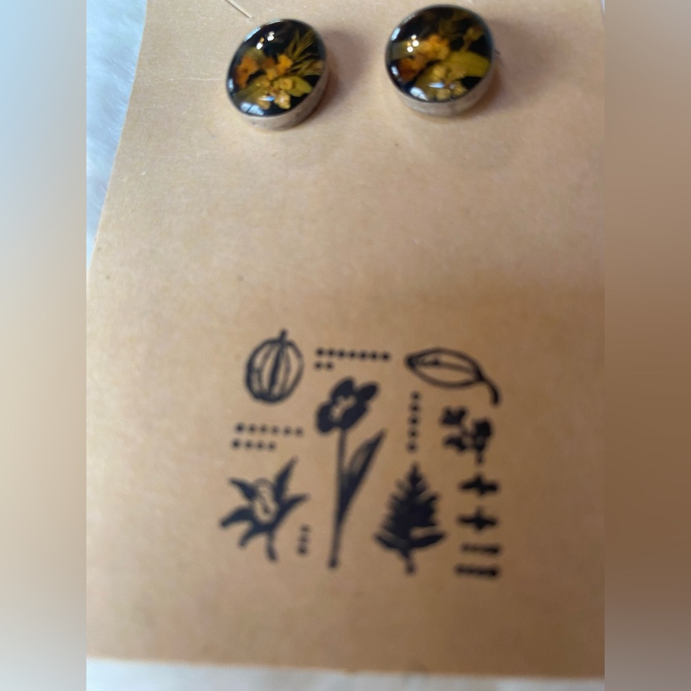 .5” Handmade 925 Sterling Silver Black Dried Flowers in resin Stud Earrings